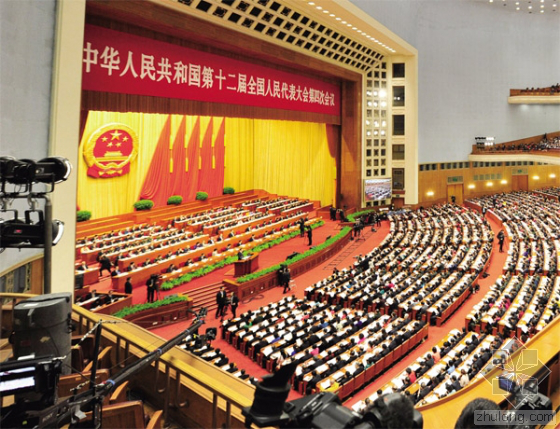 當(dāng)日上午，國(guó)務(wù)院總理李克強(qiáng)在會(huì)上做了2016年政府工作報(bào)告。